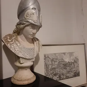 Apartment Retro Art House